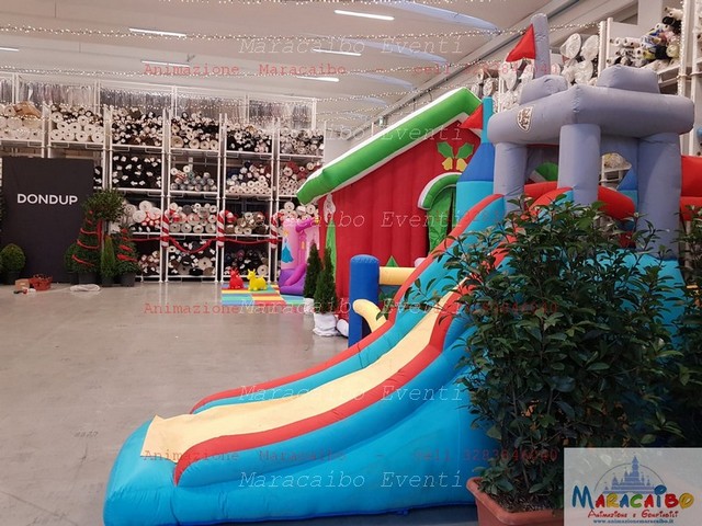 Noleggio Gonfiabili come funziona, consegna e montaggio Eventi Aziendali Cene feste open day family day cene compleanni