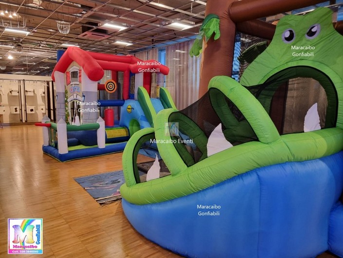 Gonfiabili Castelfidardo a noleggio per interno esterno feste per bambini compleanni idea giochi in affitto Gonfiabili Castelfidardo a noleggio per interno esterno feste per bambini compleanni idea giochi in affitto