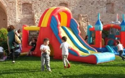 Noleggio gonfiabili Ancona: consegna e montaggio inclusi